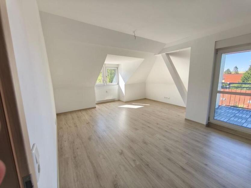 Traumhafte 3-RaumWohnung im Dachgeschoss in Tonna (902.1402)