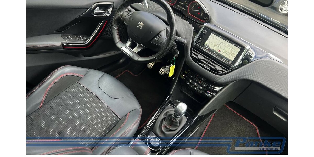 Peugeot 2008 1.2 PT 130 Allure*Pano*Navi*Leder*1-Hand* 79.035 km 12.490 &euro; Berlin 13187