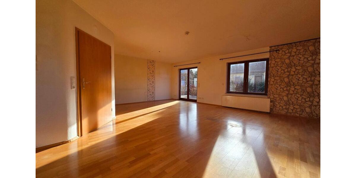 Erdgeschoßwohnung Bad Hersfeld - 2 Zimmer, 90 m&sup2;, 748&euro; | Angebot:25538251