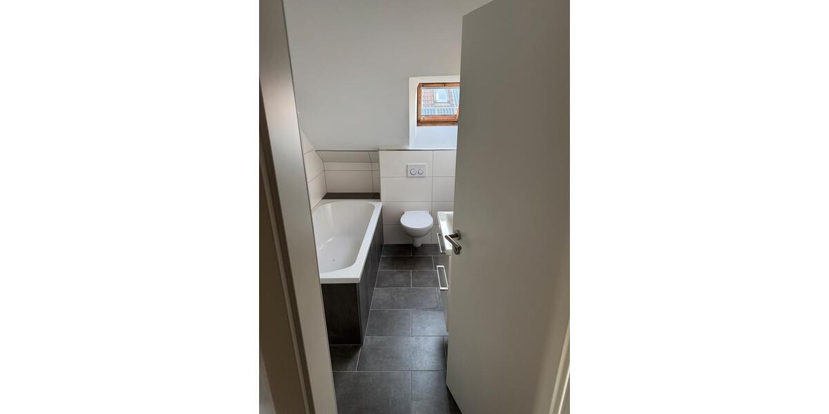 Dachgeschoßwohnung Bergrheinfeld - 2 Zimmer, 50 m&sup2;, 600&euro; | Angebot:26250527