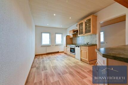 XL 5-Raum-Wohnung in Lauter-Bernsbach mit Einbauküche + Kaminofen und wirklich viel Platz zu Mieten 5 zimmer