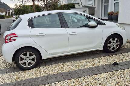 Peugeot 208 130.000 km 3.650 &euro; Taunusstein, Stadt 65232