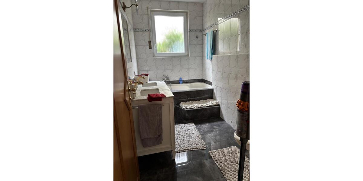 Mehrfamilienhaus, Wohnhaus Bietigheim-Bissingen Bissingen - 10.5 Zimmer, 250 m&sup2;, 740.000&euro; | Angebot:27155429