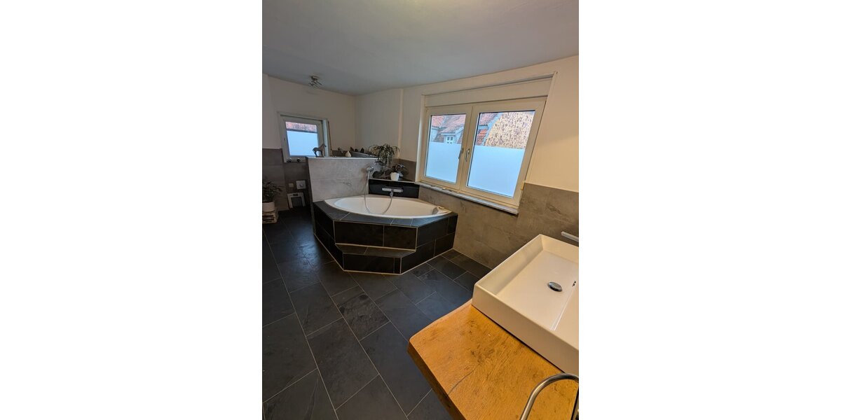 Neuental, EFH + Nebengeb. - Einfamilienhaus Neuental | Angebot:26110078