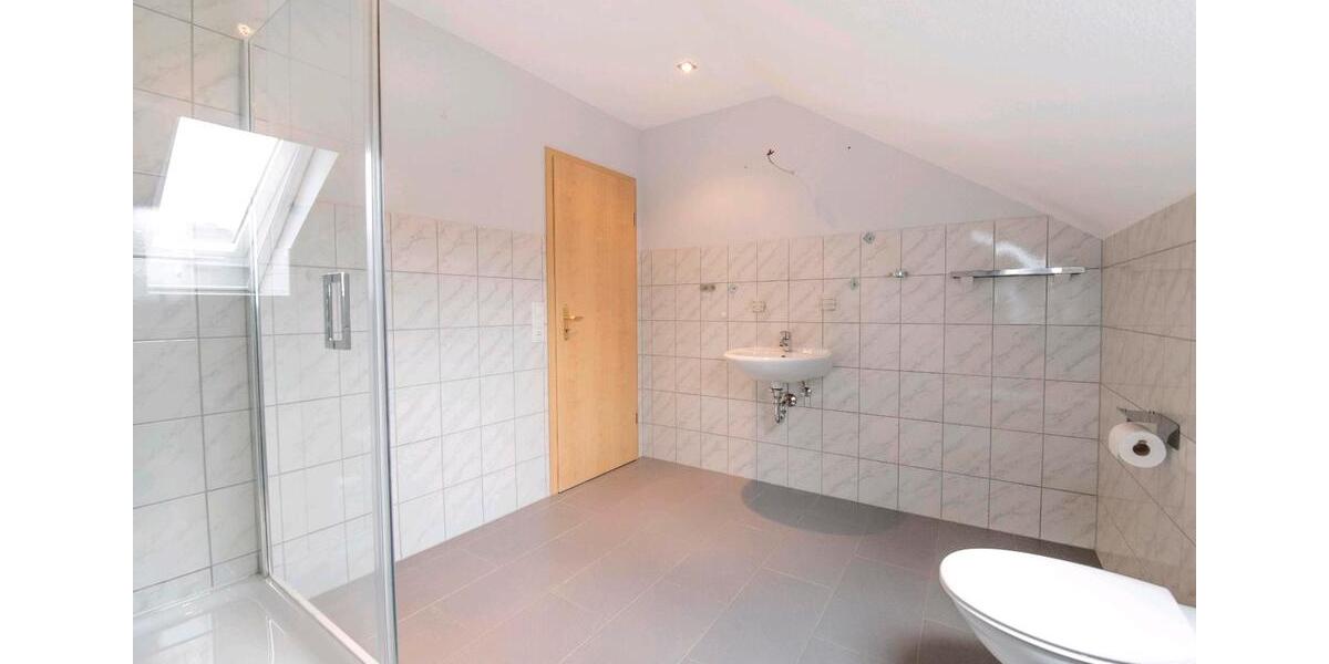 Doppelhaushälfte Röttingen - 7 Zimmer, 230 m&sup2;, 448.000&euro; | Angebot:26765969