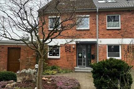 5-Zi.-Reihenendhaus inkl. fünf Garagen zur Vermietung in Lübeck-St. Lorenz-Nord (Musikerviertel) 5 zimmer