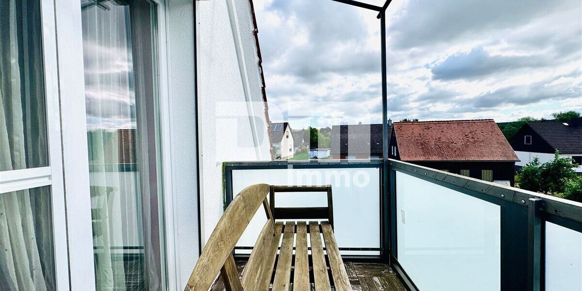 Kernsaniertes Einfamilienhaus mit Doppelgarage, großem Garten und Home-Office-Oase - Einfamilienhaus Schwalmstadt | Angebot:27053931