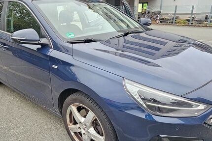 Hyundai i30 89.000 km 12.800 € Bad vilbel 61118