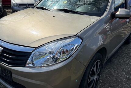 Dacia Sandero 138.000 km 1.890 &euro; Mahlow 15831