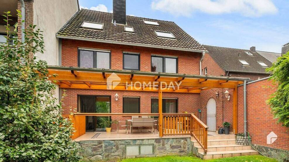 Gemütliches MFH mit großzügigem Garten und Schwimmteich in attraktiver Lage von Alsdorf