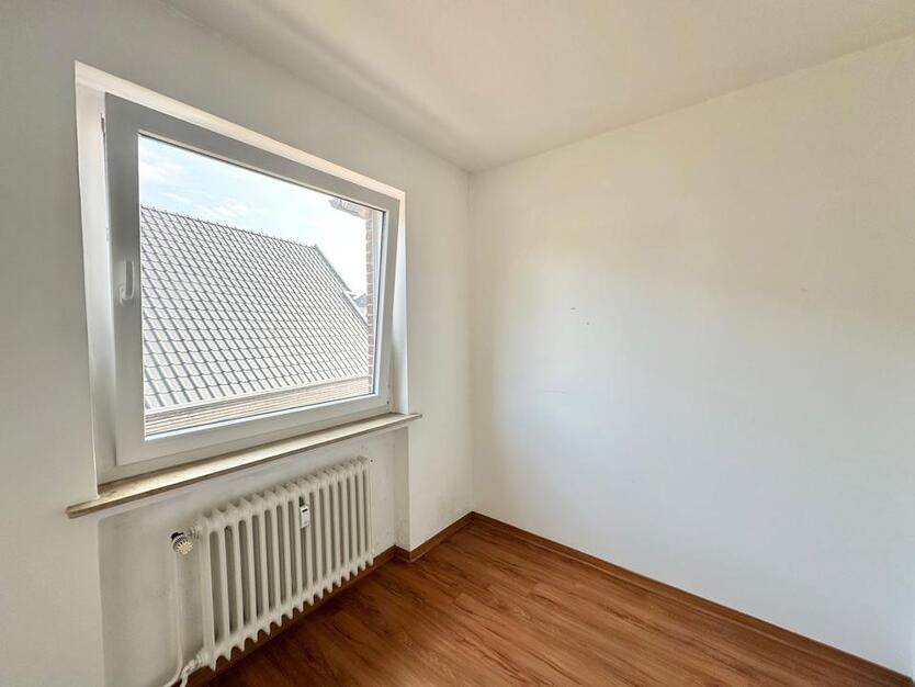 Alles in Deiner Nähe: 4-Zimmer-Oberwohnung mit Einbauküche & Loggia zimmer