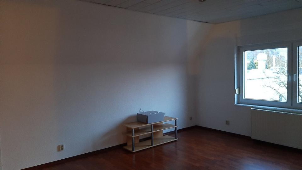 Wohnhaus vollunterkellert m. Dachausbau u. Nebengebäude m. 2 Fewo