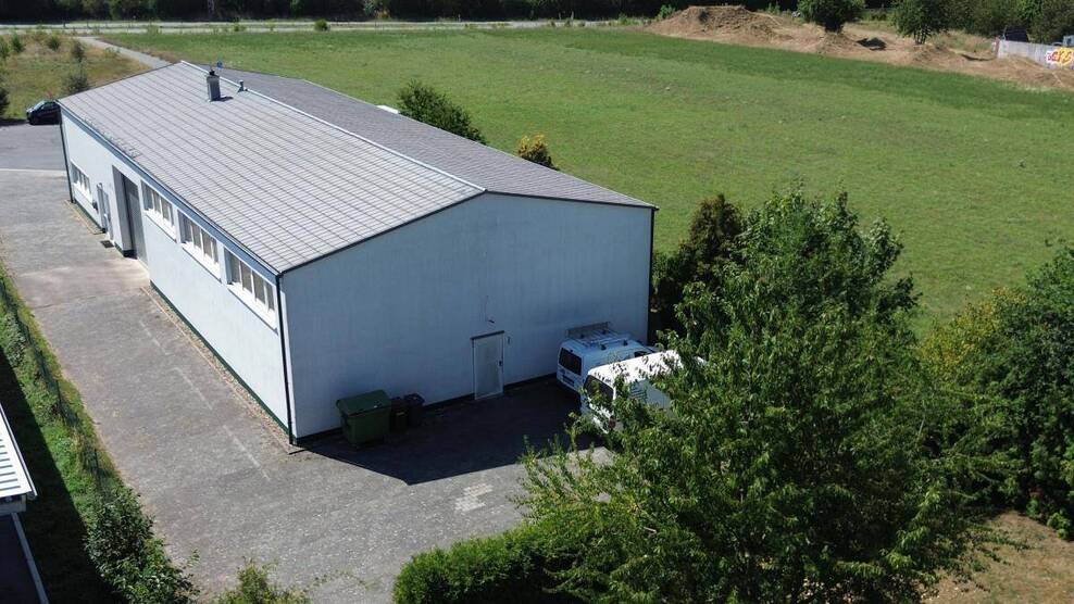 Gewerbehalle mit Büro ideal als Werkstatt- oder Lagerfläche im Nord-Osten von Herzogenaurach zimmer
