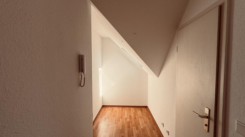 Dachgeschoßwohnung Radebeul - 2 Zimmer, 46 m&sup2;, 450&euro; | Angebot:26086397