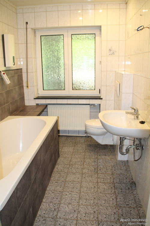 Haus: 2 Wohnungen, 2 Eingänge, 2 Terrassen. Platz für 2 Generationen! 6 zimmer