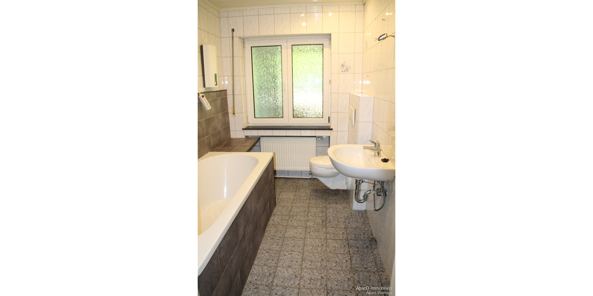 Haus: 2 Wohnungen, 2 Eingänge, 2 Terrassen. Platz für 2 Generationen! Achtung: Bieterverfahren! 6 zimmer