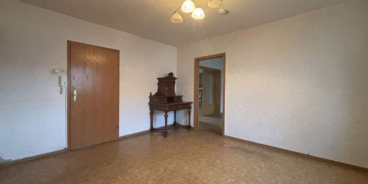 Einfamilienhaus mit Scheune und großem Hof - viel Potenzial in Kirchhain-Emsdorf 7 zimmer