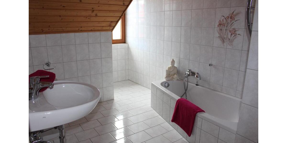Dachgeschoßwohnung Reichling - 4 Zimmer, 137 m&sup2;, 995&euro; | Angebot:25852500