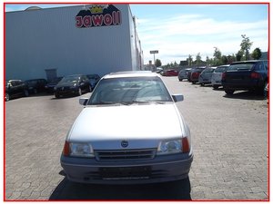 Opel Kadett E Beauty Lim. SEDAN GSD AUTOM- SERVO 74.000 km 6.950 &euro; Hannover 30179