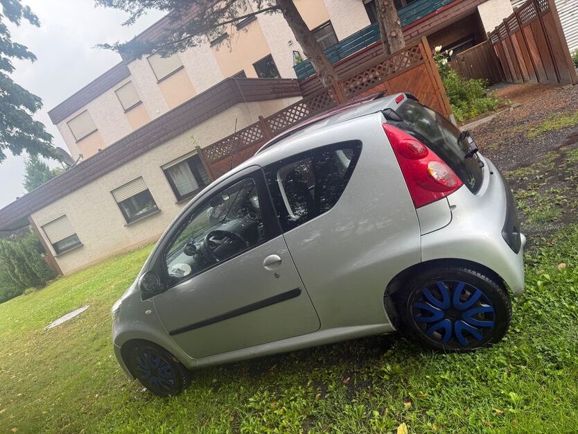 Peugeot 107 80.490 km 2.750 € Arnsberg 59823