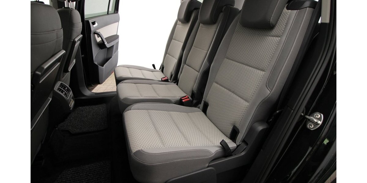 VW Touran 1.5 TSI 7-DSG Comfortline 7-SITZ+NAVI+AHK 22.923 km 32.790 &euro; Hagenow 19230