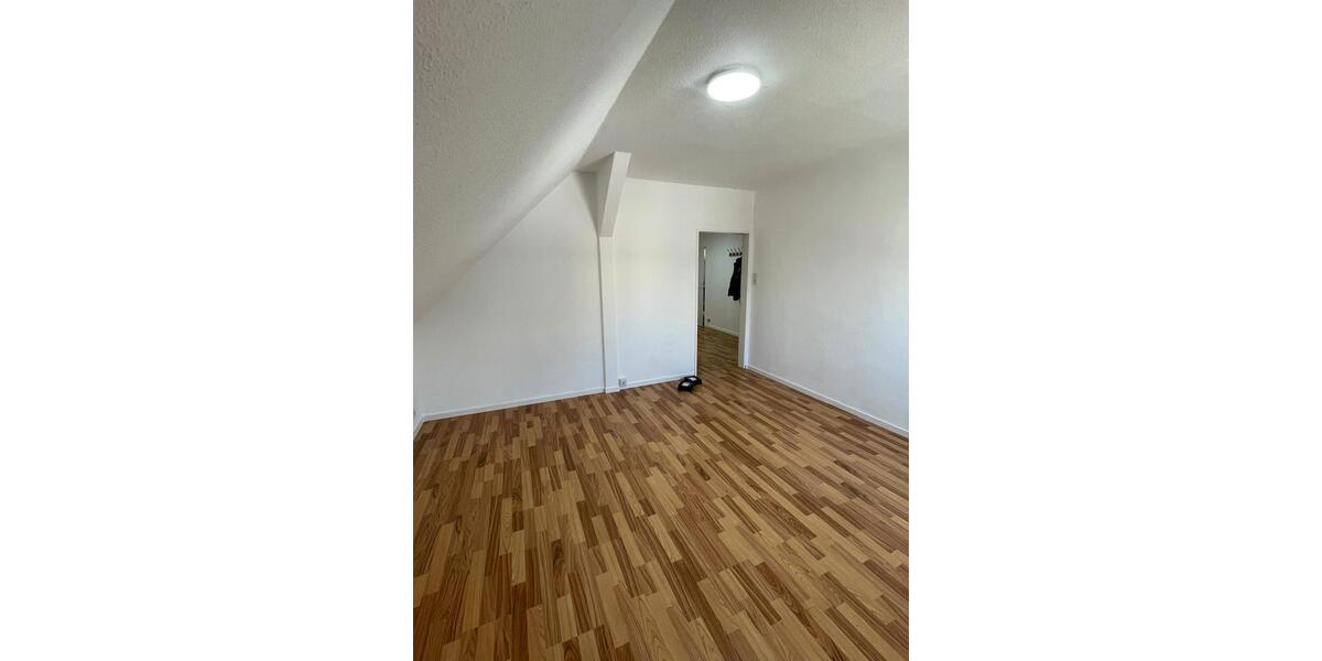 Dachgeschoßwohnung Bremerhaven Geestemünde - 3.5 Zimmer, 77 m&sup2;, 650&euro; | Angebot:26398586