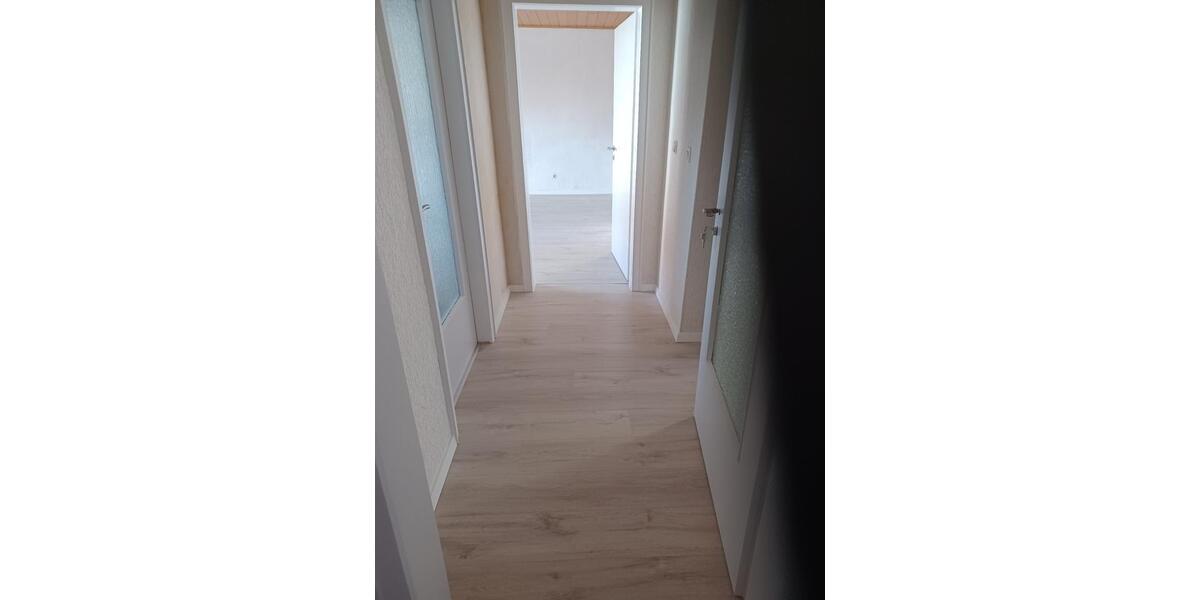 Helle 3-ZKB Whg mit Balkon in W.-Obersuhl-verfügbar ab Jan. 2026 3 zimmer