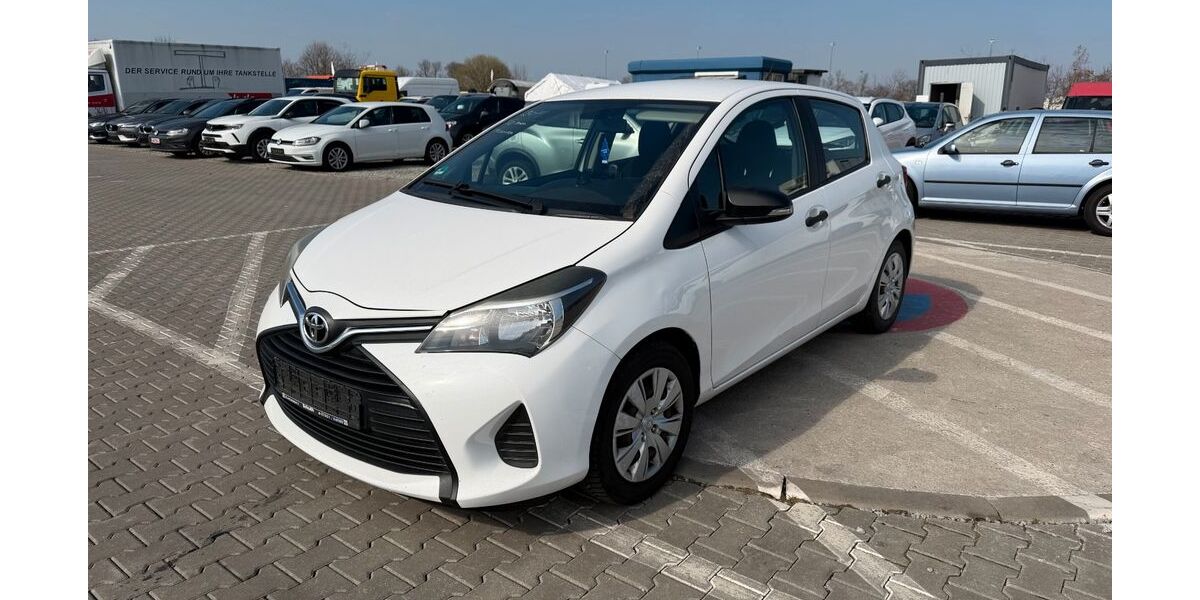 Toyota Yaris 134.254 km 5.450 &euro; MITTENWALDE 15749