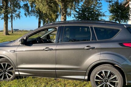 Ford Kuga 81.200 km 17.490 € Kratzenburg 56283