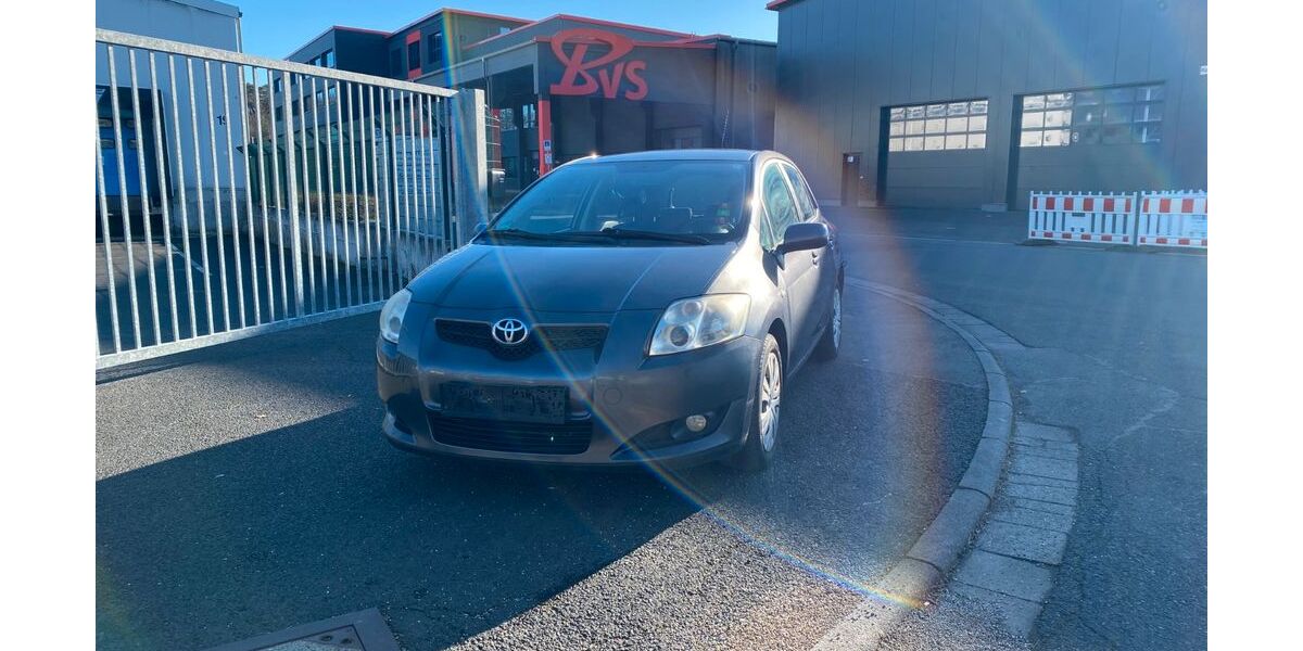 Toyota Auris 287.000 km 3.299 &euro; Hanau 63457