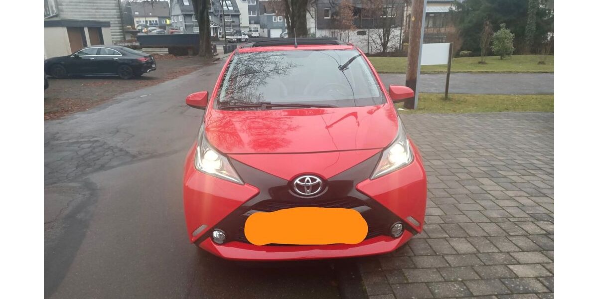 Toyota Aygo (X) 126.900 km 7.900 &euro; Kreuztal 57223