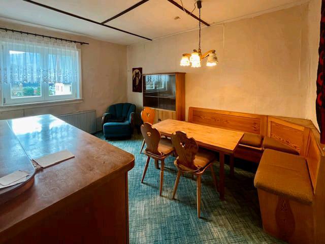 Großzügiges 10-Zi. Holzhaus in Top Lage + große GarageWerkstatt 10 zimmer