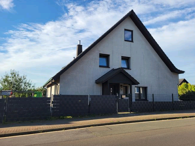 Haus zum Kaufen in Bad Oeynhausen 390.000 € 202 m² 9 zimmer