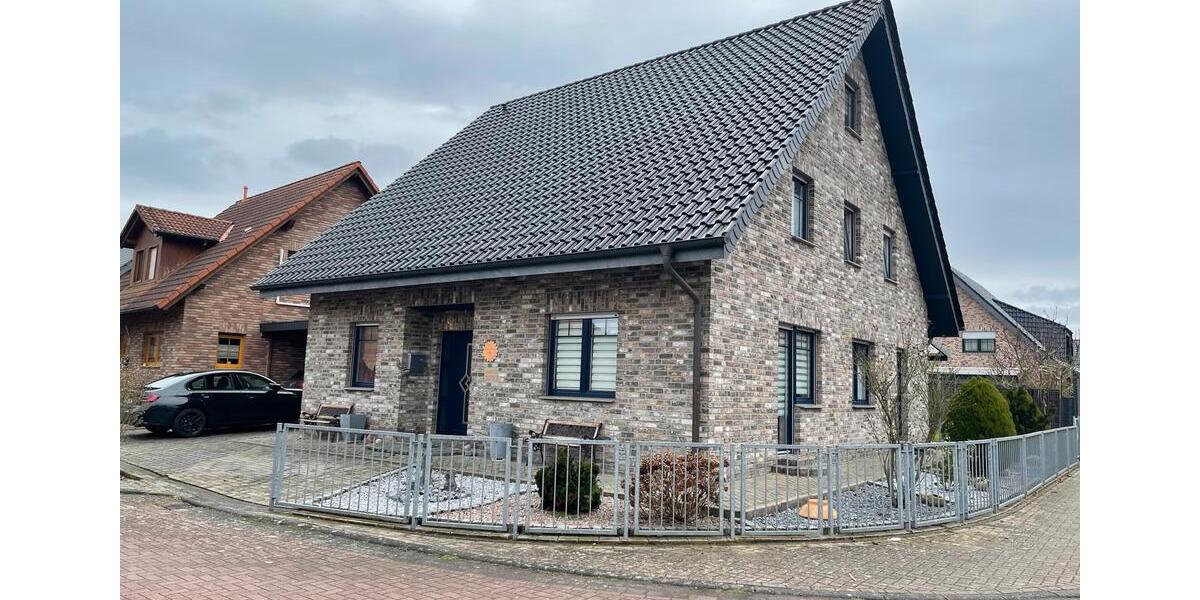 Einfamilienhaus Rees - 7 Zimmer, 220 m&sup2;, 1.650&euro; | Angebot:25422429