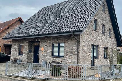 Haus Rees - 7 Zimmer, 220 m&sup2;, 1.650&euro; | Angebot:25422429