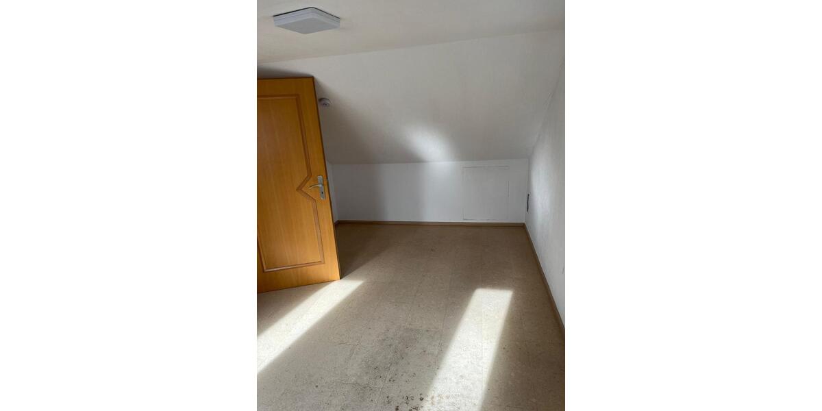 Dachgeschoßwohnung Pyrbaum - 2 Zimmer, 63 m&sup2;, 570&euro; | Angebot:26394255