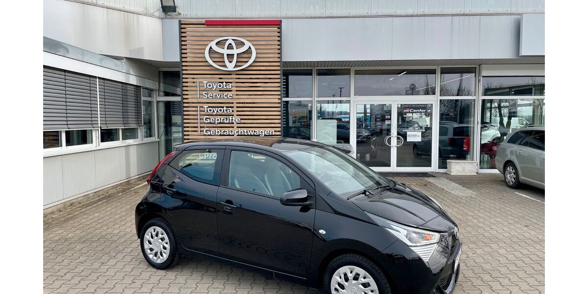 Toyota Aygo (X) 14.500 km 10.960 &euro; Zeithain 01619