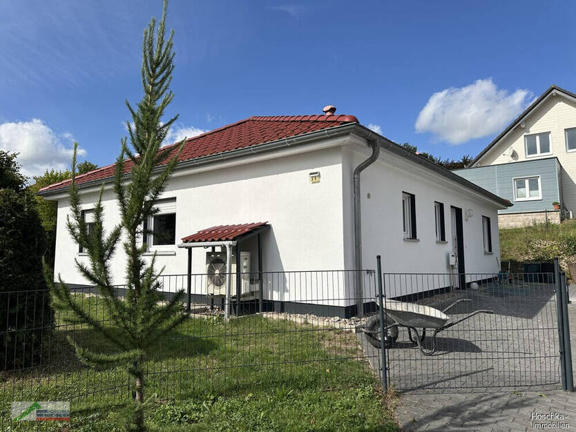 Befristete Vermietung bis 31.03.2028! Neu renovierter 3 Zimmer Bungalow mit Garage und gr. Garten