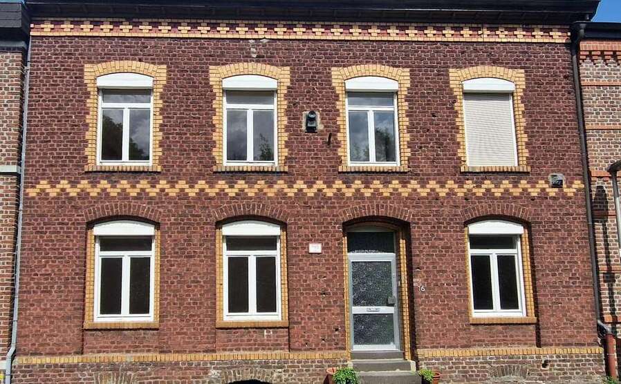 Haus zum Kaufen in Aachen 349.000 € 260 m²