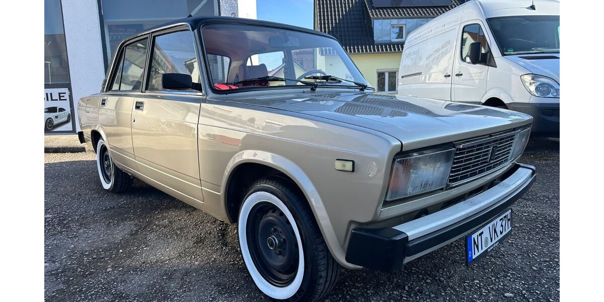 Lada Nova 46.646 km 8.999 &euro; Unterensingen 72669