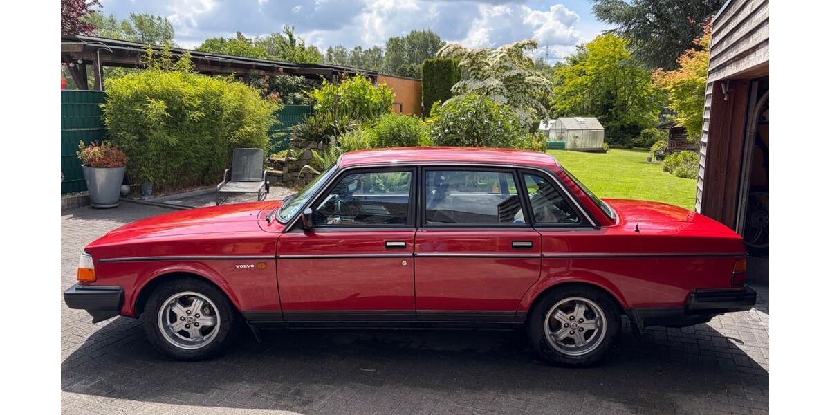 Volvo 240 130.300 km 11.950 &euro; Dortmund 44265