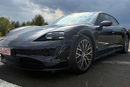 Porsche Taycan 129.871 km 53.899 € Burbach 57299