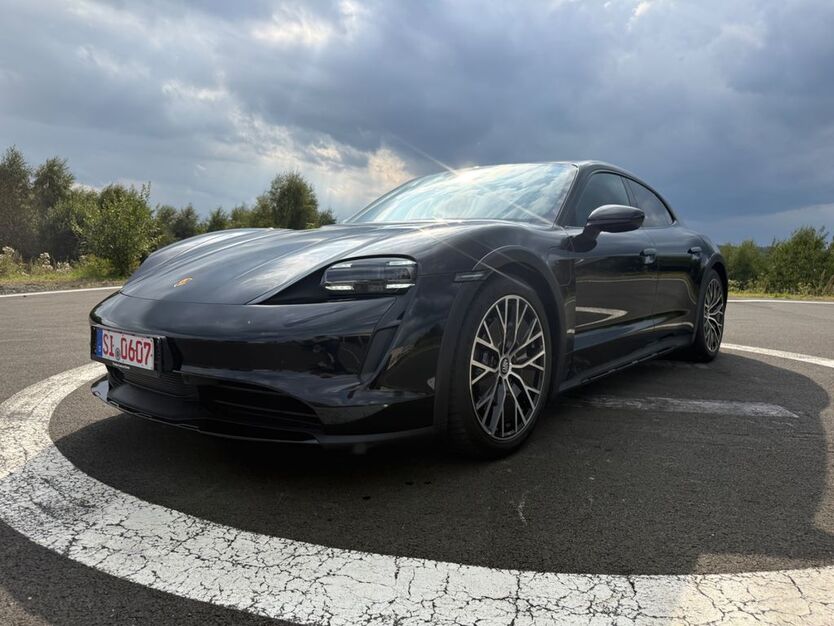 Porsche Taycan 129.871 km 53.899 € Burbach 57299