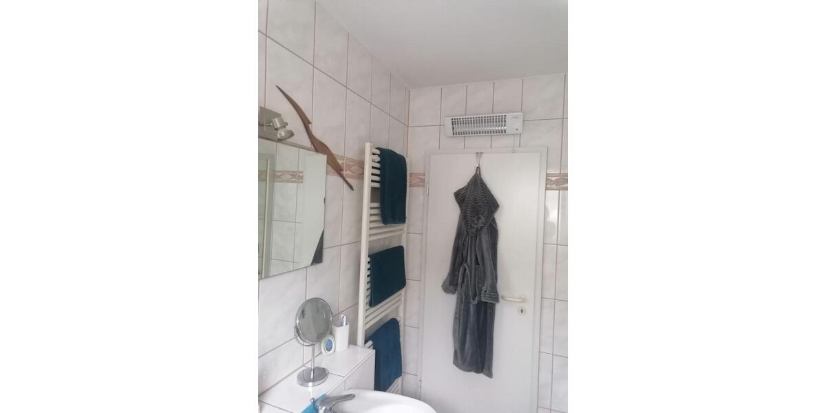 Ruhige, hochwertige 2-Zi.-Whg. in Südlage, 2 Balkone + Stellplatz 2 zimmer