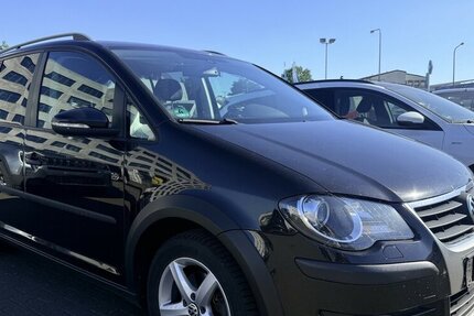 VW Touran Cross 2.0 TDI /7Sitze/Technisch Top 273.010 km 3.999 &euro; Frankfurt 60386