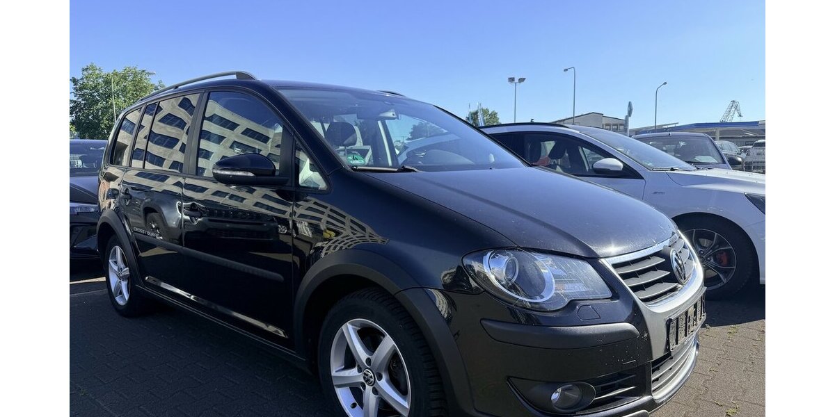VW Touran Cross 2.0 TDI /7Sitze/Technisch Top 273.010 km 3.999 &euro; Frankfurt 60386