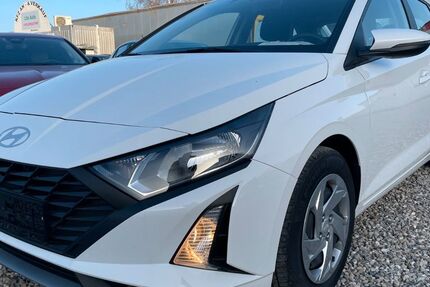 Hyundai i20 7.881 km 15.590 &euro; München 81829