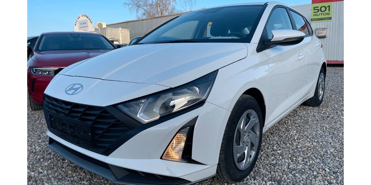 Hyundai i20 7.881 km 15.590 &euro; München 81829