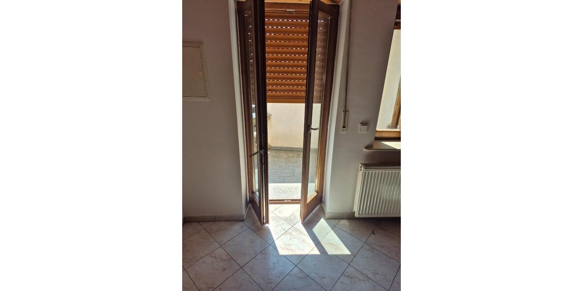 Etagenwohnung Saarbrücken West - 4 Zimmer, 95 m&sup2;, 700&euro; | Angebot:26424978
