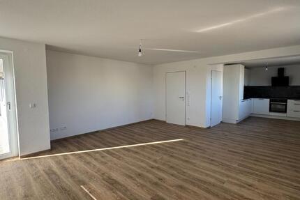 Kernsanierte 4-Zi. EG Whg. im ZFH mit Garage, Garten & mehr 4 zimmer